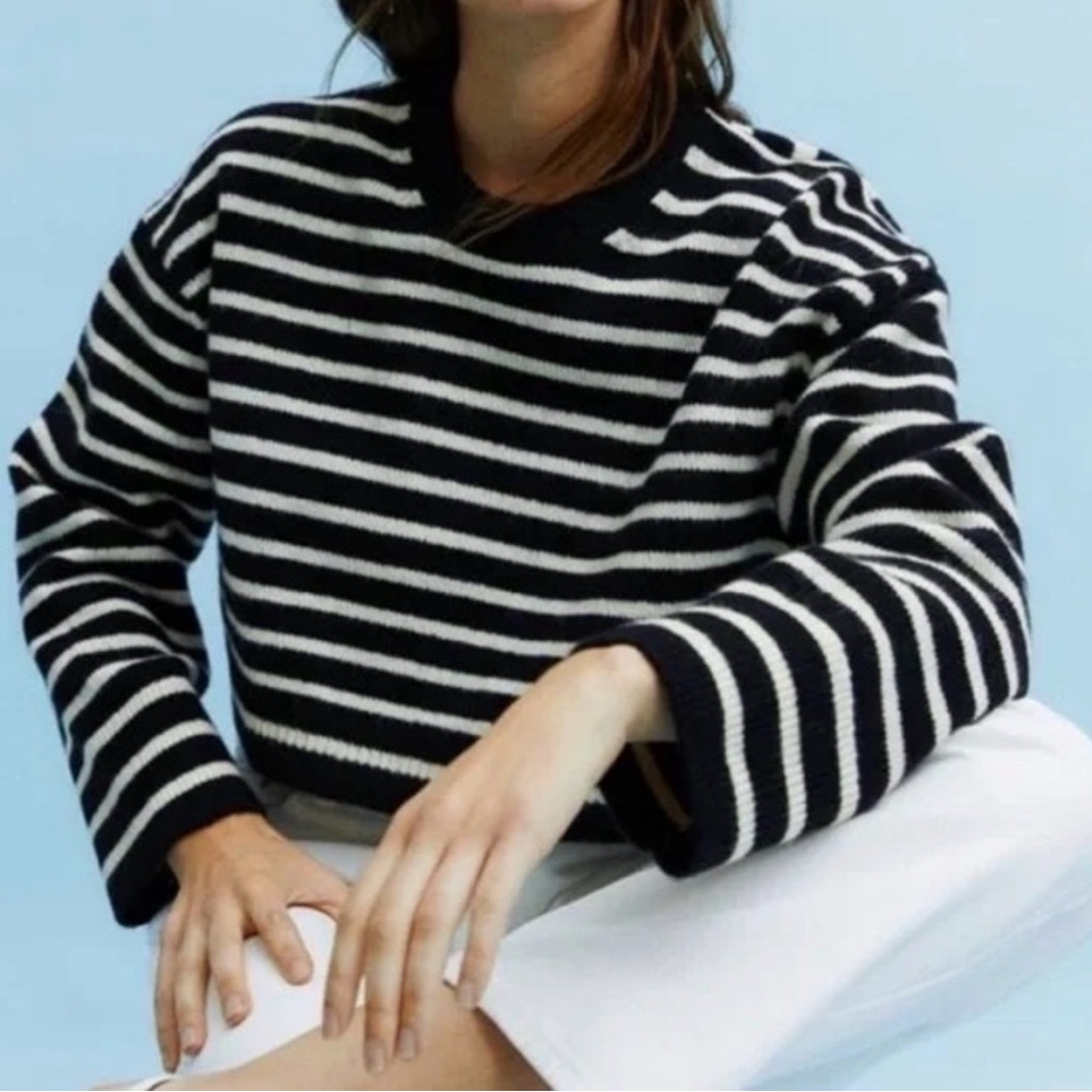 H&M Cropped Black and White Striped Women's Sweater